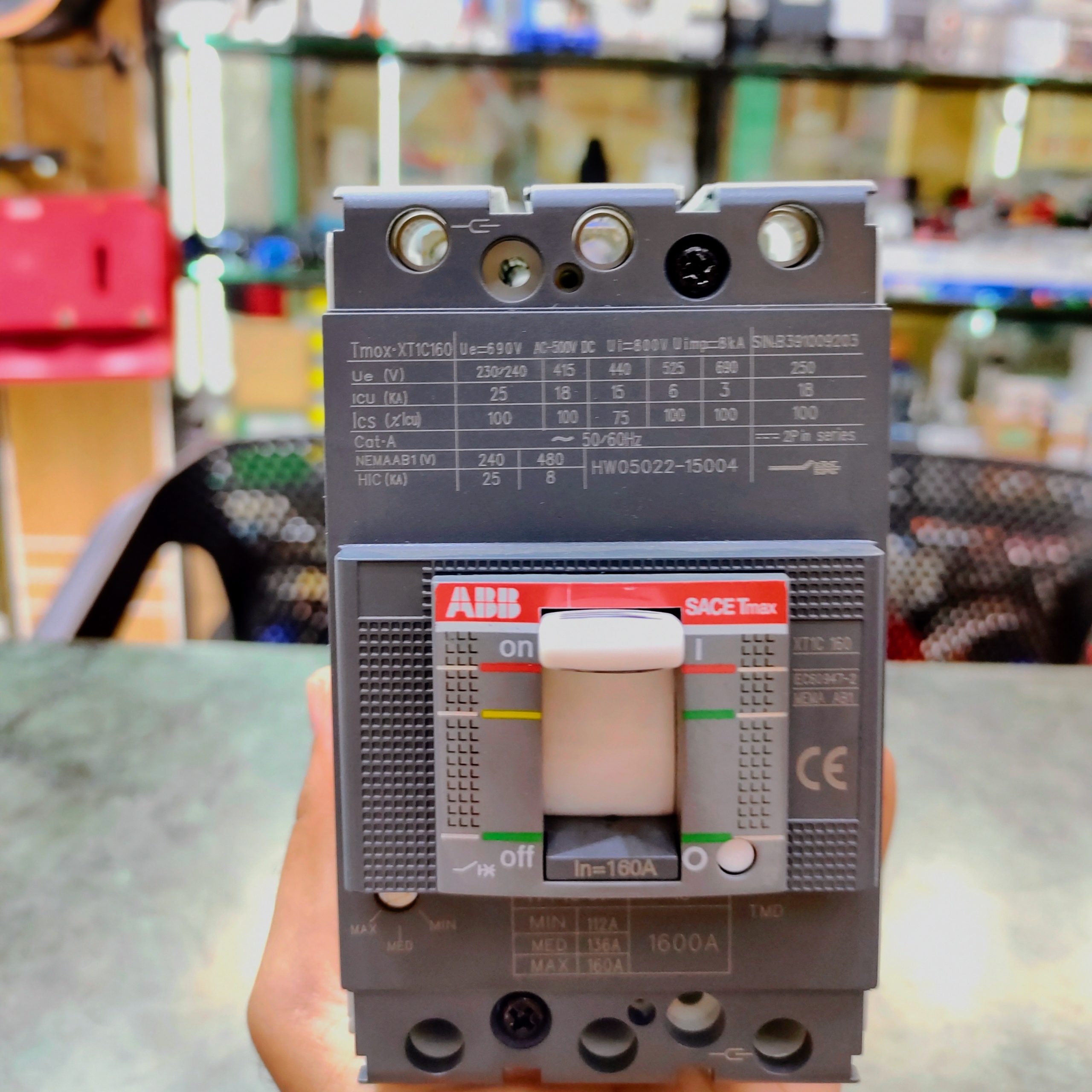 ABB circuit breaker original made in Italy63A+100A+160A+200A+250A+325A+400A+500A 3pole XT1C MCCB Italy